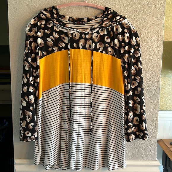 Brand-“ Vision” cute top with hood size L., soft,thin & flowing cute with jeans - Picture 1 of 8